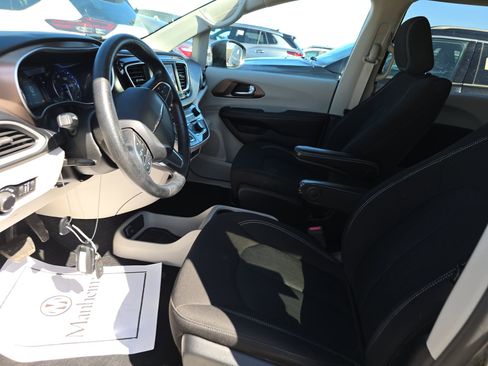 Used 2020 Chrysler Voyager LX FWD image 8