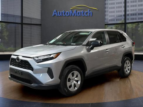 Used 2023 Toyota RAV4 LE AWD/4WD image 3