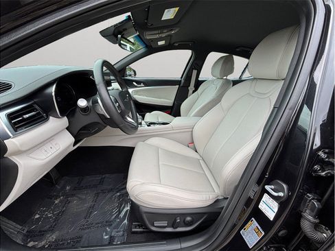 Used 2025 Genesis G70 2.5T AWD/4WD image 2