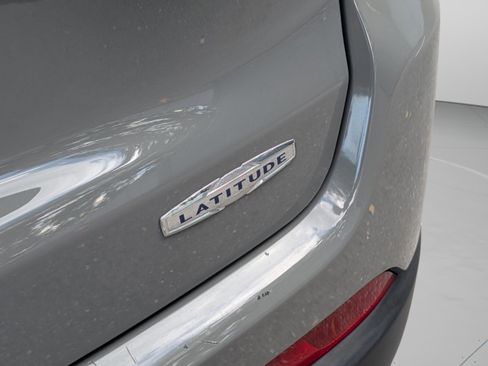 Used 2023 Jeep Compass Latitude image 23