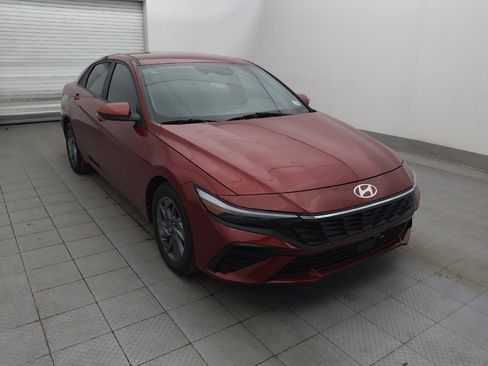 Used 2024 Hyundai Elantra SEL image 13