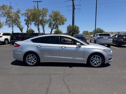 Used 2015 Ford Fusion SE FWD image 4