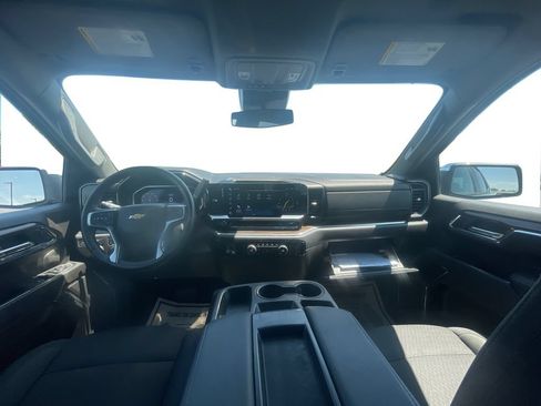 Used 2024 Chevrolet Silverado 1500 LT AWD/4WD image 9
