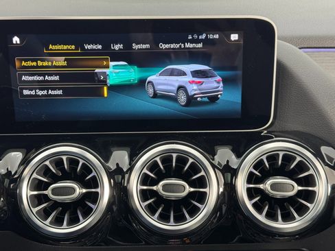 Used 2021 Mercedes-Benz GLA 35 AMG 4MATIC w/ Premium Package image 28