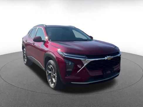 Used 2024 Chevrolet Trax LT w/ Driver Confidence Package image 3