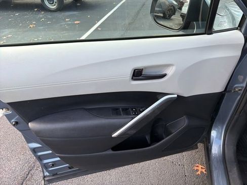 Used 2022 Toyota Corolla Cross L image 12