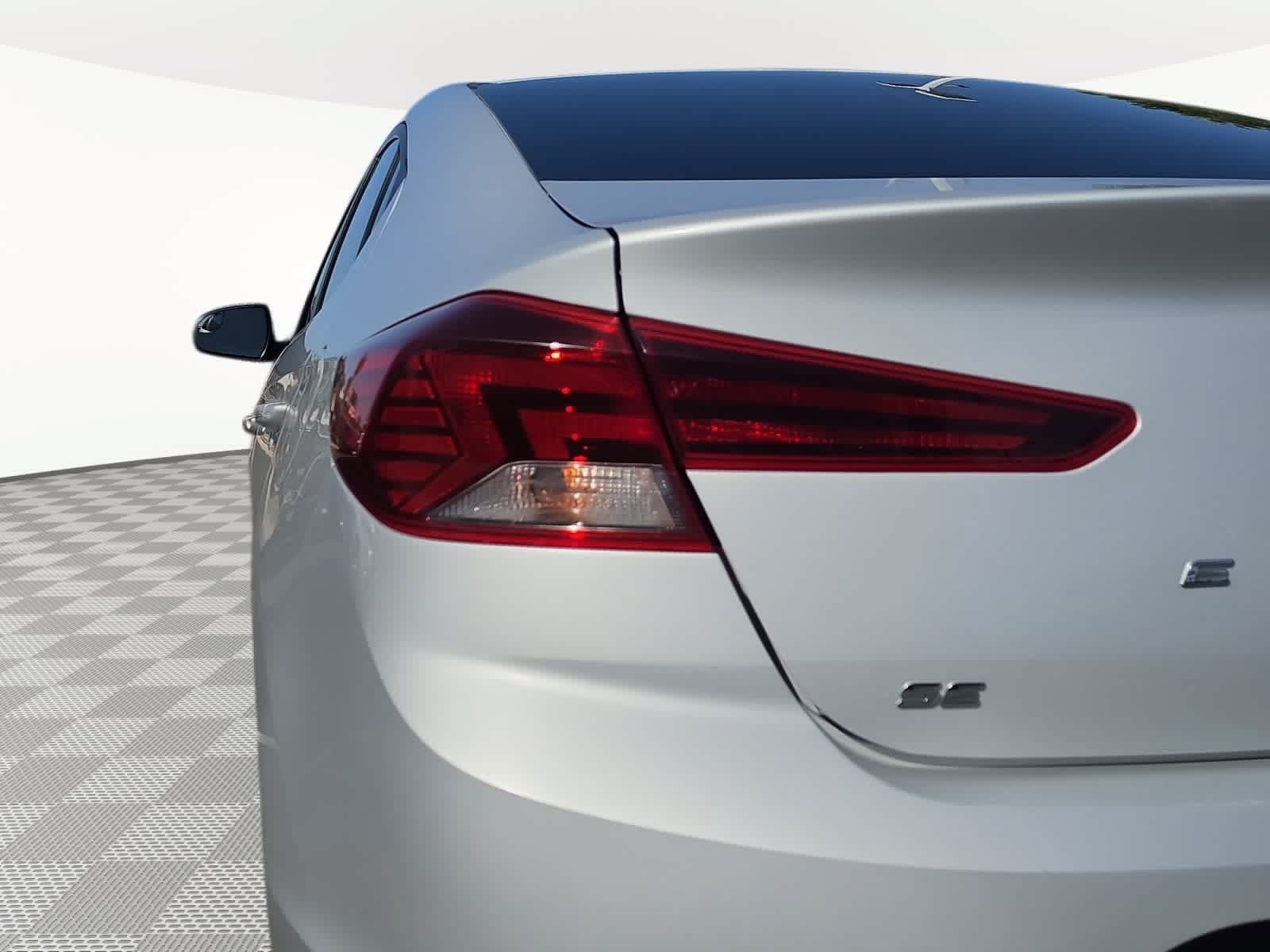 Used 2019 Hyundai Elantra SE FWD image 11