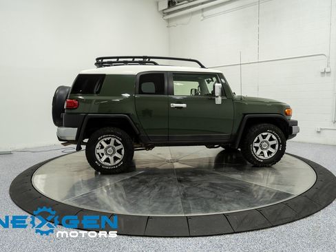 Used 2014 Toyota FJ Cruiser 4WD image 30
