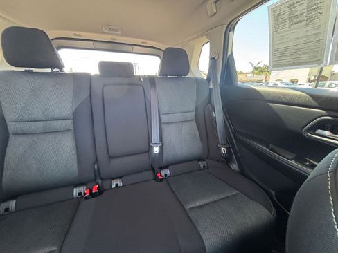 Used 2025 Nissan Rogue SV FWD image 39