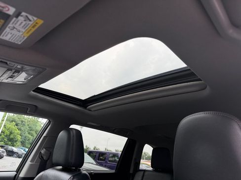 Used 2016 Toyota Highlander XLE AWD/4WD image 16