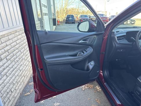 Used 2025 Buick Encore GX Avenir w/ Avenir Technology Package image 10