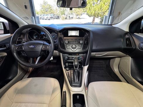 Used 2018 Ford Focus SE FWD image 14