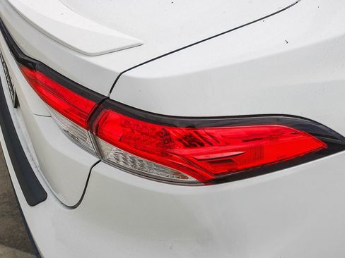 Used 2020 Toyota Corolla SE FWD image 15