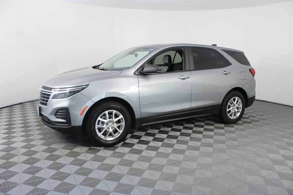 Used 2024 Chevrolet Equinox LS w/ LS Convenience Package FWD image 2