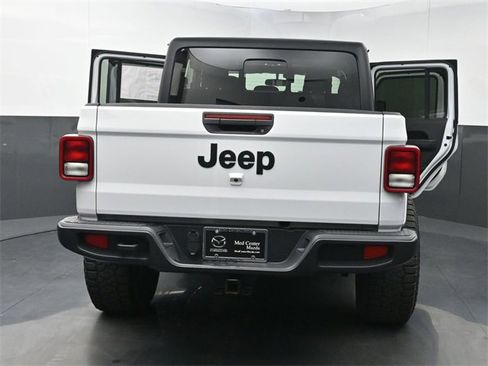 Used 2023 Jeep Gladiator Sport image 39