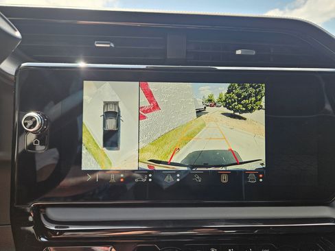 Used 2025 GMC Sierra 2500 AT4X AWD/4WD image 32