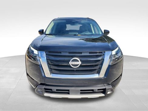 New 2025 Nissan Pathfinder Platinum image 9