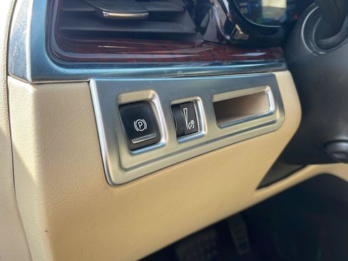 Used 2017 Cadillac XT5 Luxury w/ Driver Awareness Package AWD/4WD image 17