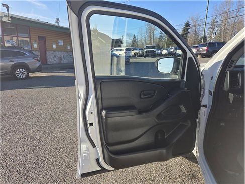 Used 2024 Nissan Frontier S w/ S Utility Package image 9