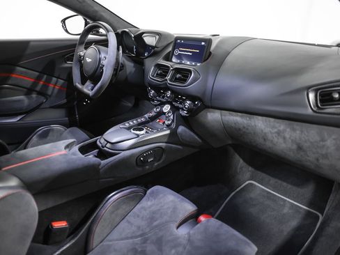 Used 2023 Aston Martin V8 Vantage Coupe RWD image 23