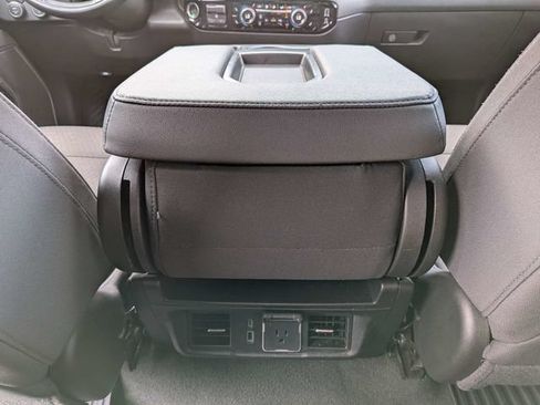 Used 2025 Chevrolet Silverado 1500 LT AWD/4WD image 15