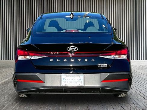 New 2026 Hyundai Elantra SE FWD image 4