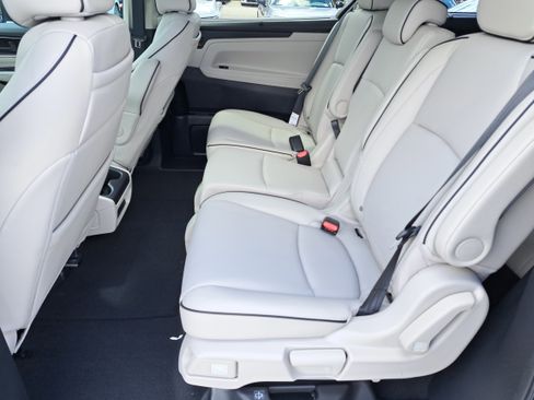 New 2026 Honda Odyssey Touring image 11