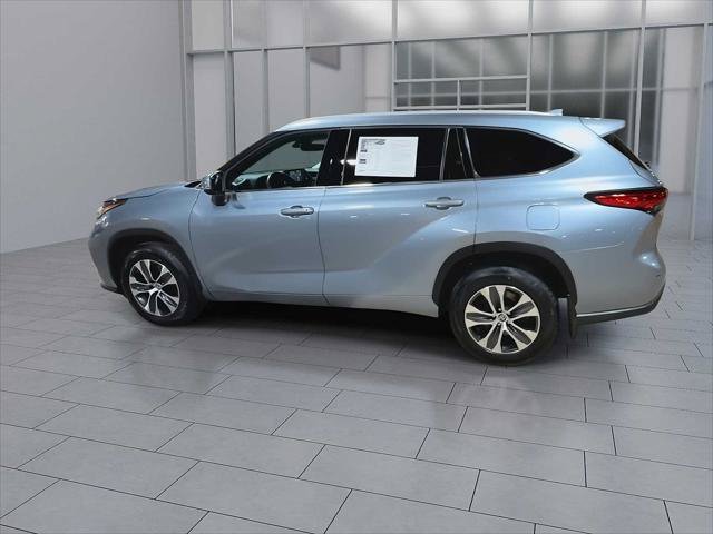 Certified 2022 Toyota Highlander XLE AWD/4WD image 8