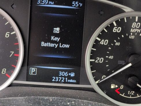 Used 2016 Nissan Sentra SV image 2