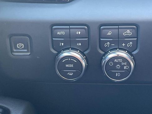 Used 2024 GMC Sierra 2500 AT4 w/ AT4 Premium Plus Package image 33