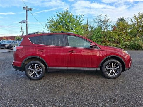 Used 2018 Toyota RAV4 XLE image 7