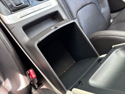 Used 2022 Kia Carnival LX FWD image 30