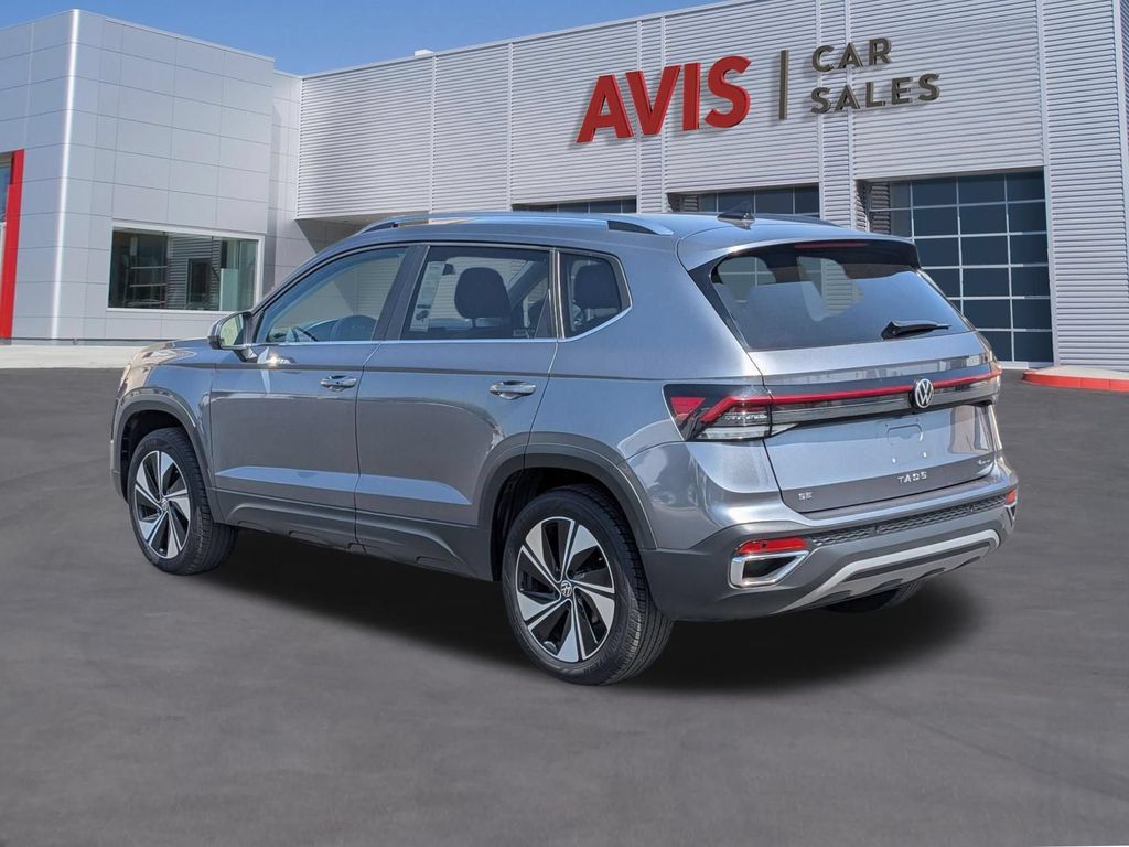 Used 2025 Volkswagen Taos SE AWD/4WD image 9