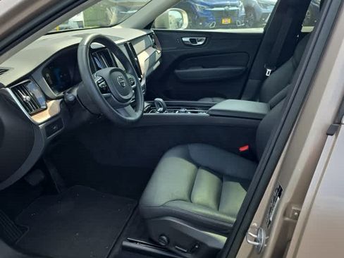 Used 2023 Volvo XC60 B5 Plus w/ Climate Package AWD/4WD image 5