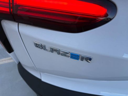 Used 2024 Chevrolet Blazer EV LT AWD/4WD image 17