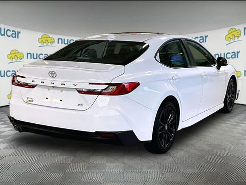 Used 2025 Toyota Camry SE image 6
