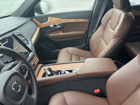 Used 2024 Volvo XC90 B6 Plus w/ Protection Package image 16