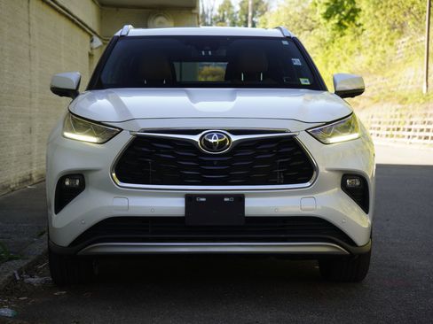 Used 2023 Toyota Highlander Platinum AWD/4WD image 9