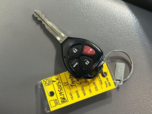 Used 2011 Toyota Camry LE w/ LE Extra-Value Pkg FWD image 25