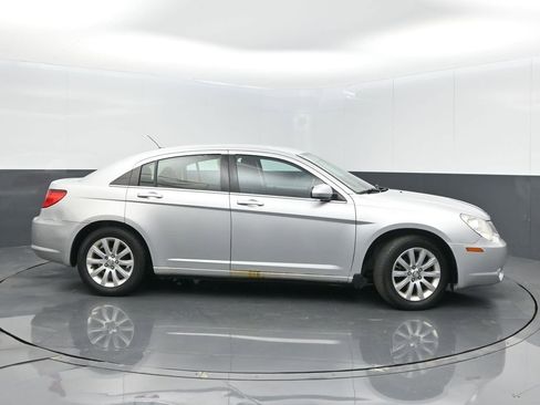Used 2010 Chrysler Sebring Limited FWD image 8
