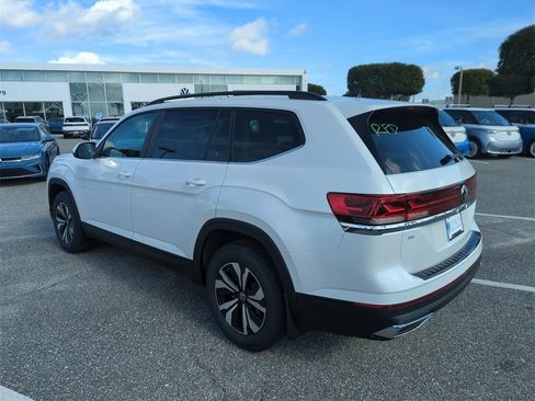 New 2026 Volkswagen Atlas SE image 9