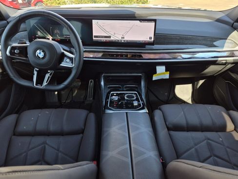 Certified 2025 BMW 760i xDrive w/ Luxury Rear Seating Package AWD/4WD image 32