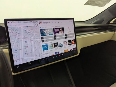 Used 2022 Tesla Model S Plaid image 7