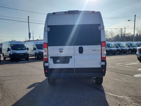 Used 2025 RAM ProMaster 2500 w/ Convenience Group FWD image 4