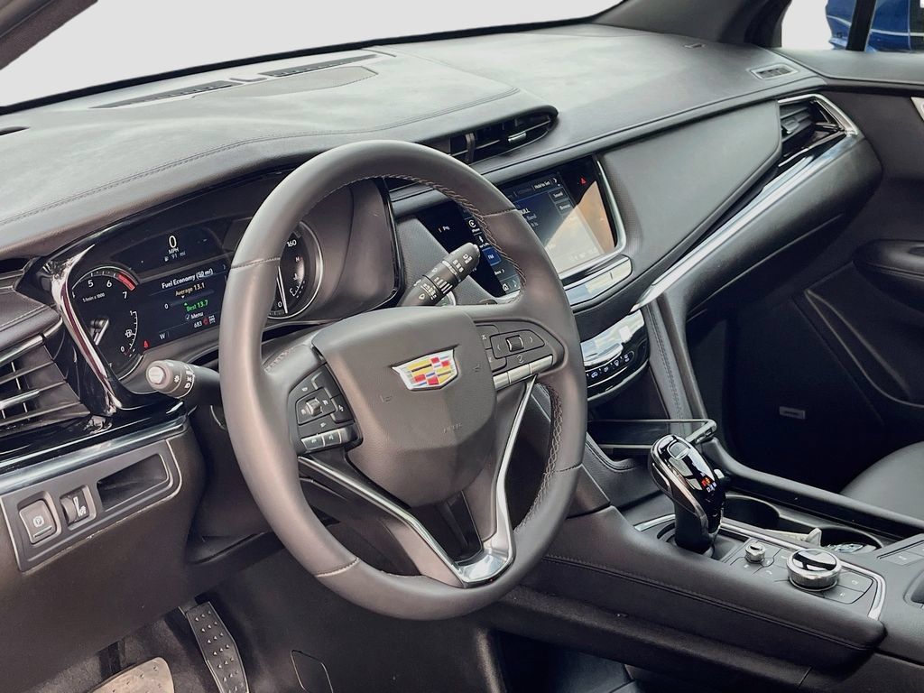 Used 2025 Cadillac XT6 Luxury w/ LPO, Floor Liner Package AWD/4WD image 9
