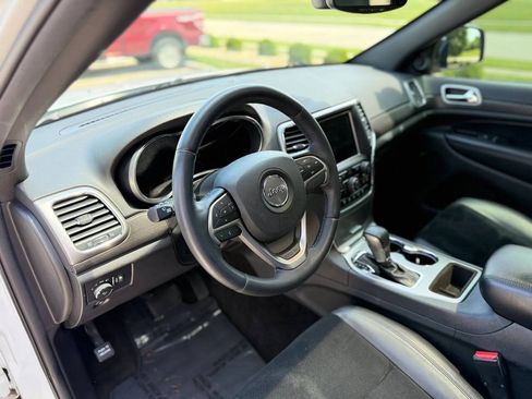 Used 2018 Jeep Grand Cherokee Altitude AWD/4WD image 11