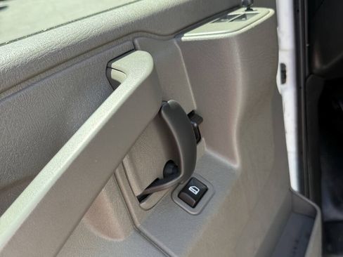 Used 2015 Chevrolet Express 2500 RWD image 15