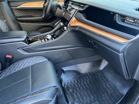 Used 2023 Jeep Grand Cherokee L Summit image 27