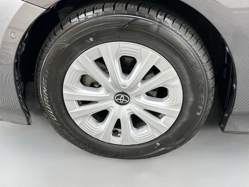 Used 2022 Toyota Prius LE FWD image 29