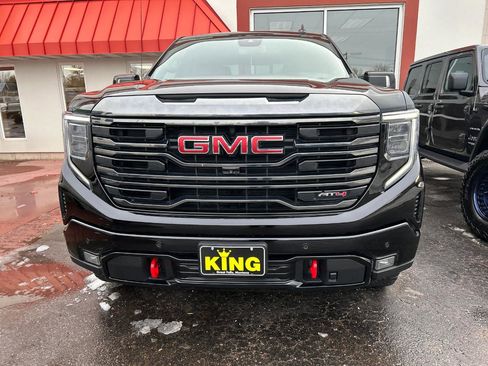 Used 2023 GMC Sierra 1500 AT4 w/ AT4 Premium Package AWD/4WD image 3